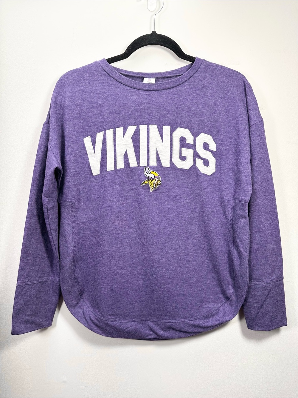 Minnesota Vikings NFL Ladies Long-Sleeve Curved Hem Top, Purple, Small